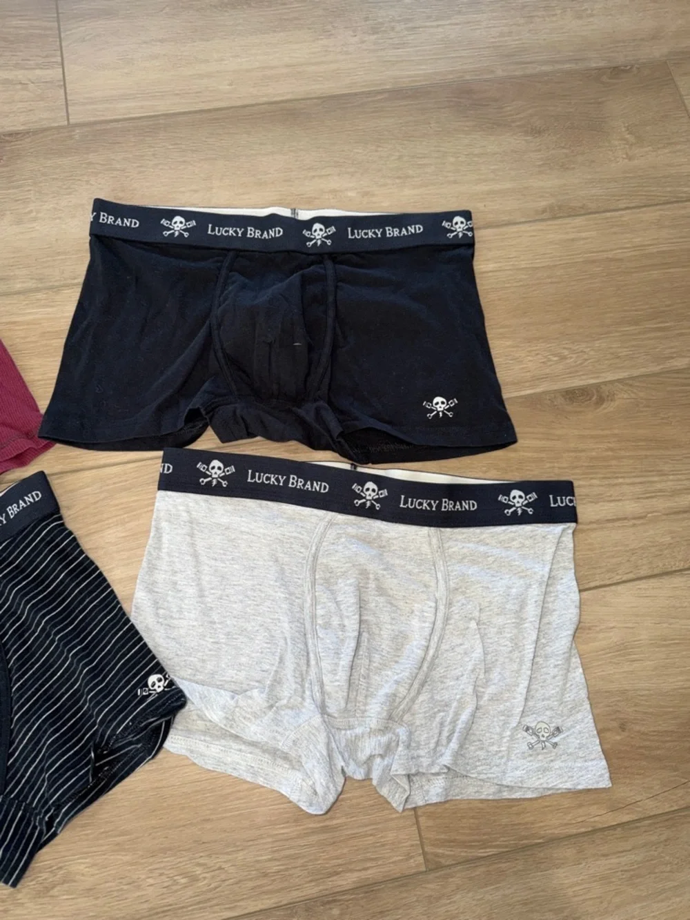 Lucky Brand men’s pack of 4 boxers maroon, gray and black size medium - Picture 3 of 3